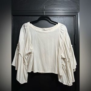 Small cream top w/ button detail